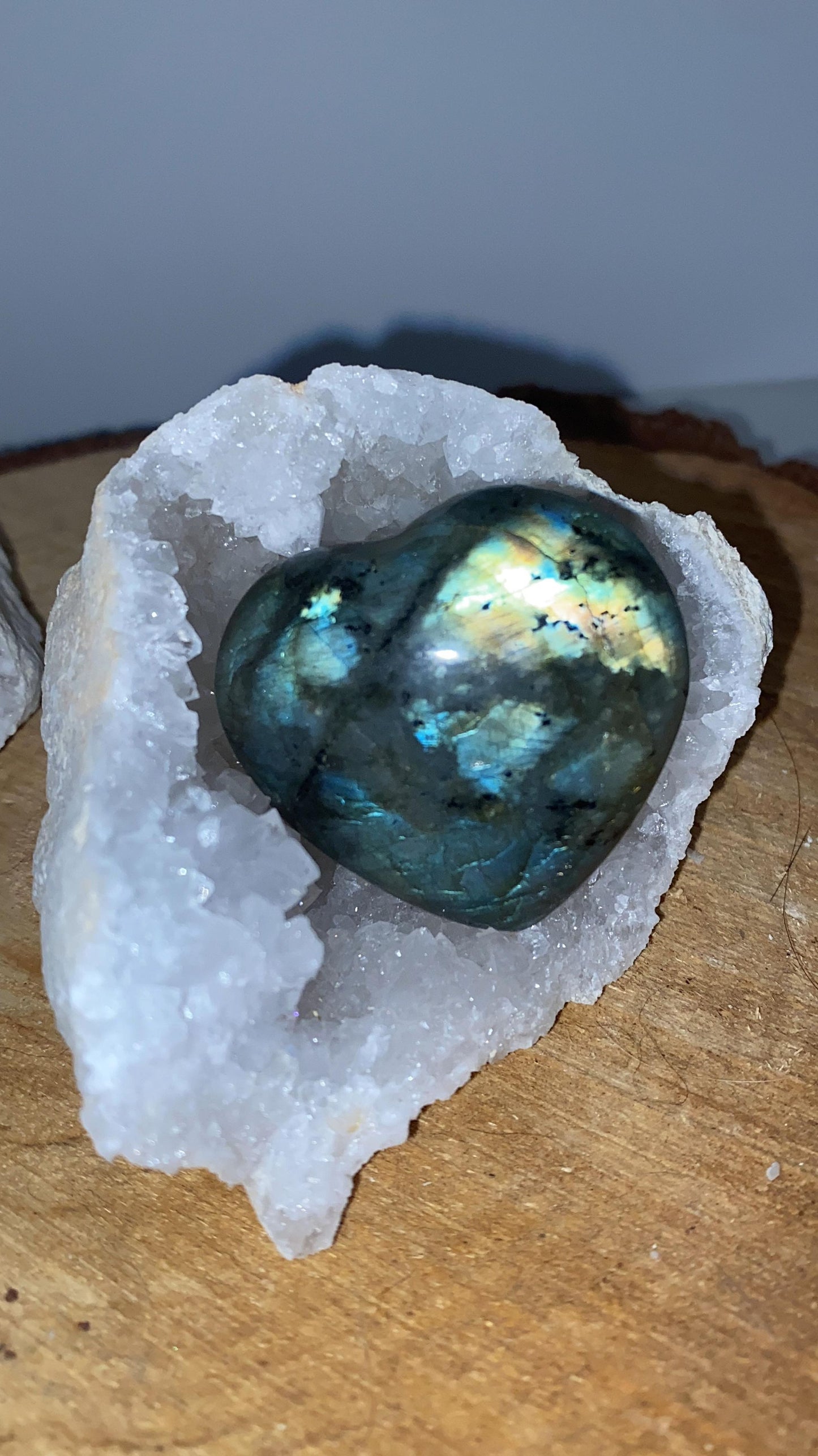 Galet coeur labradorite